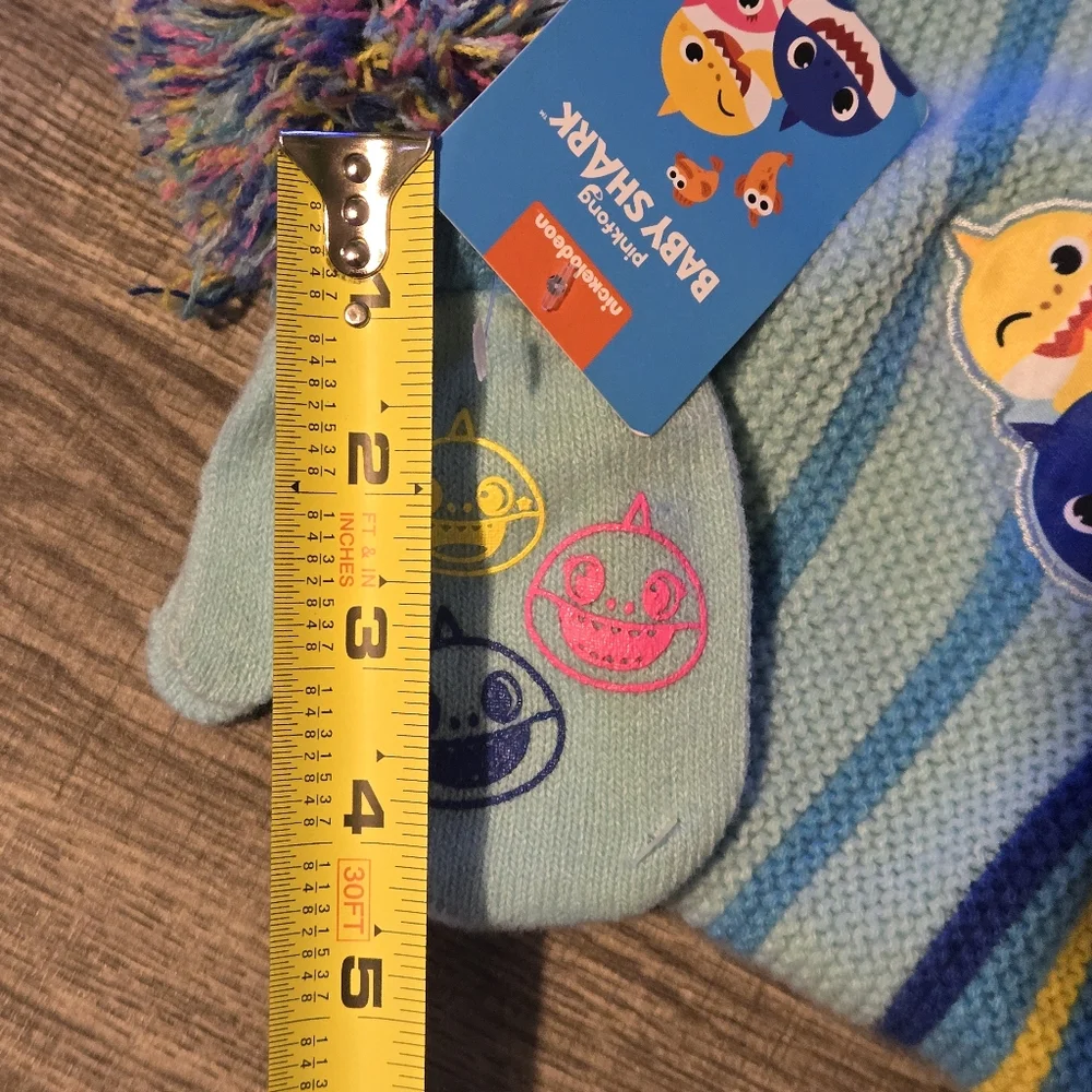🍒🍒 Nickelodeon Baby Shark Hat & Mitten Set